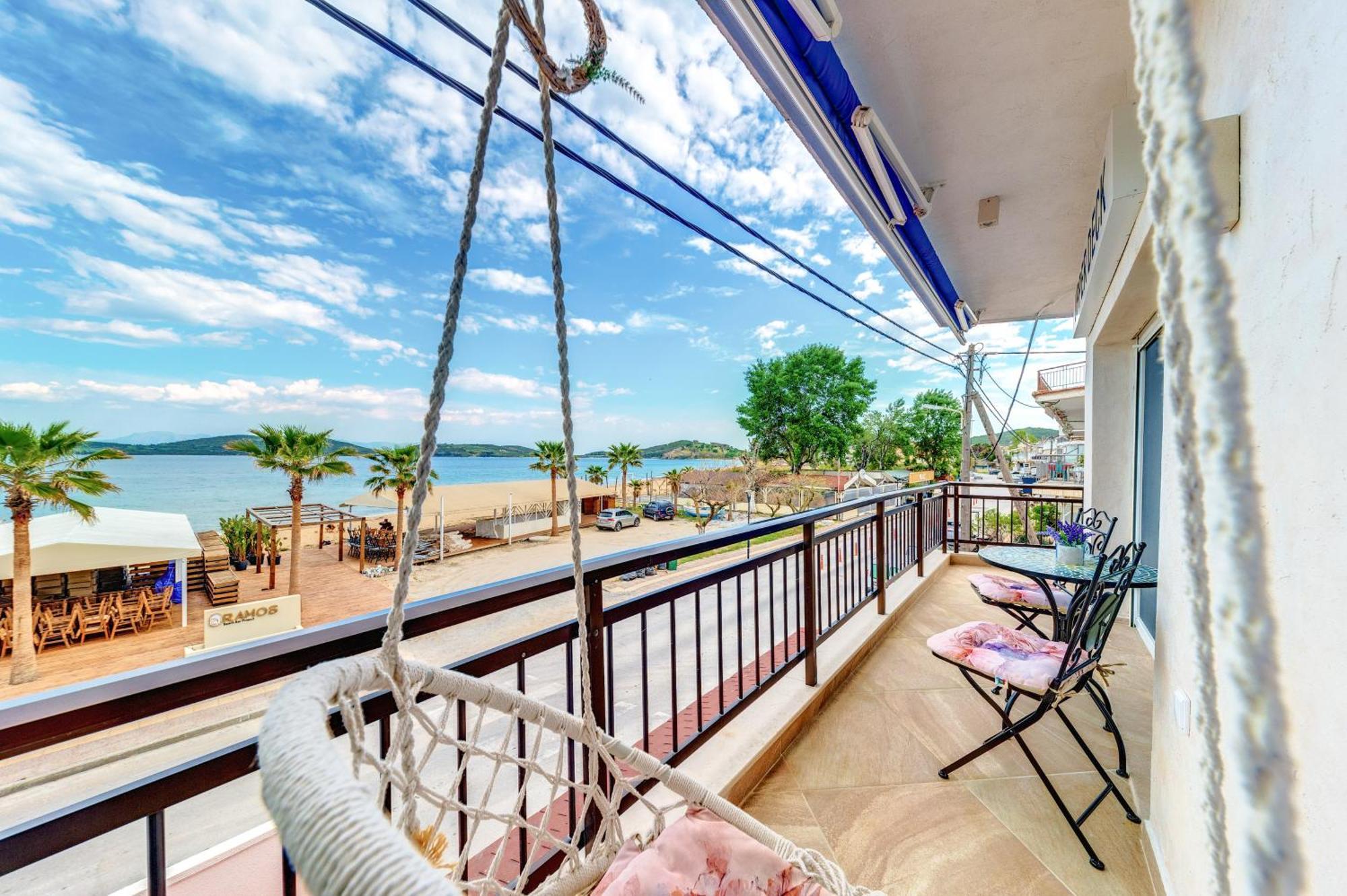 Apartmán Upper Deck Apt. Néa Péramos Exteriér fotografie