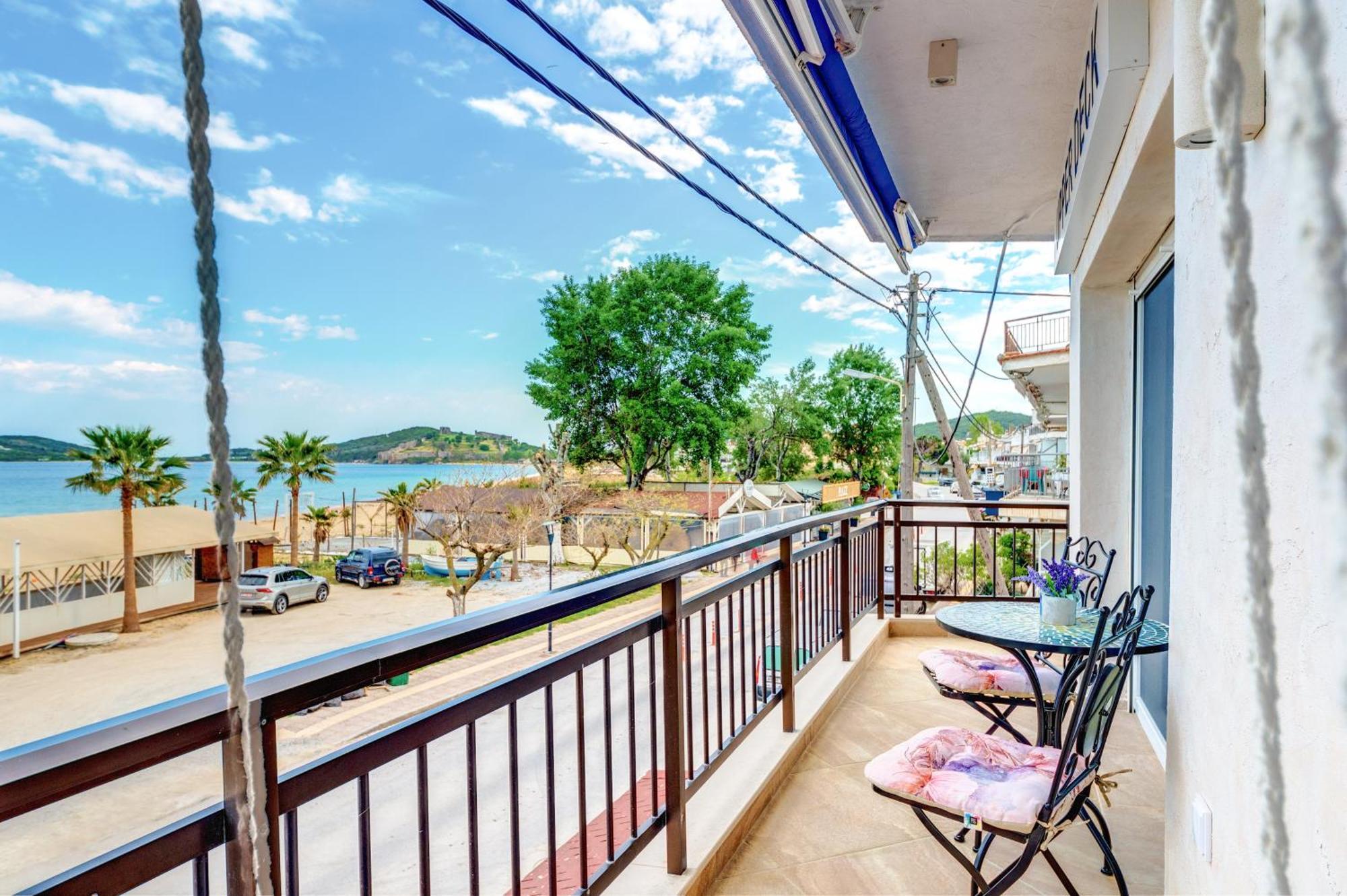 Apartmán Upper Deck Apt. Néa Péramos Exteriér fotografie